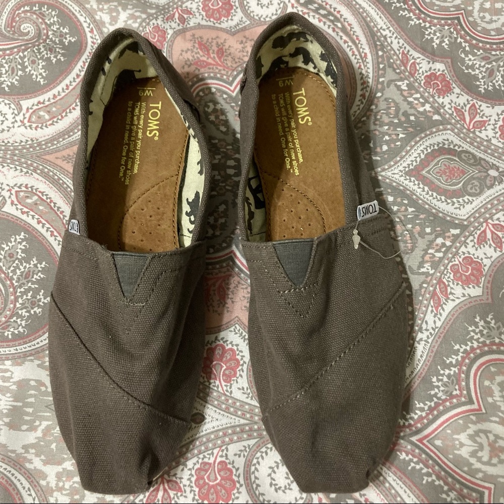 TOMS Women’s Slip On Sneakers
